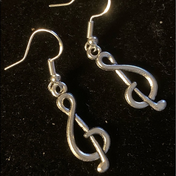 Jewelry - Clef Music Note Pendant Charm